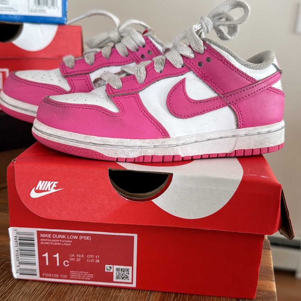 Excellent used condition Nike Dunks size 11🩷